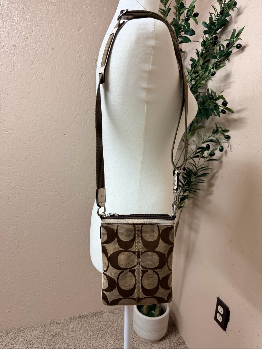 Coach Brown Khaki Signature Crossbody with Cream Trim - Picture 4 of 4